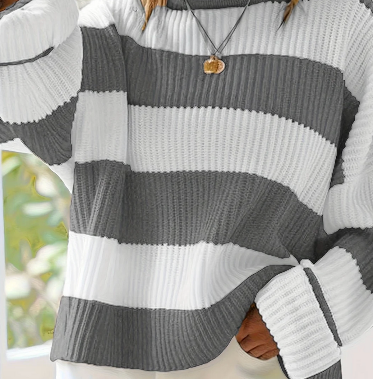 Damski Sweter Oversize w Paski z Okrągłym Dekoltem