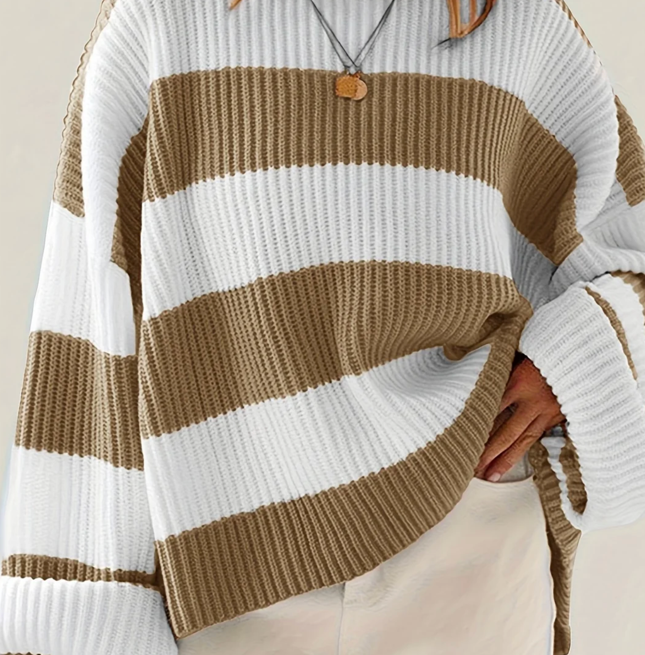 Damski Sweter Oversize w Paski z Okrągłym Dekoltem
