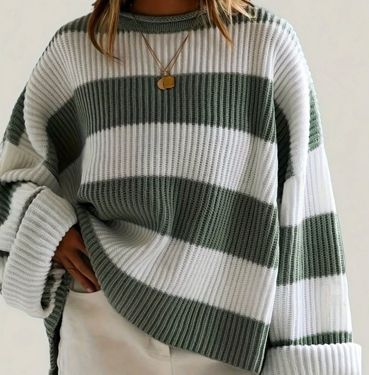 Damski Sweter Oversize w Paski z Okrągłym Dekoltem