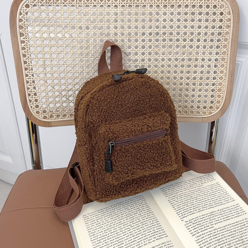 Modny pluszowy plecak z kieszenią na zamek