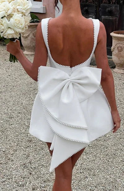 Elegancka Sukienka Mini z Ozdobną Kokardą – Sukienka Koktajlowa na Wesele i Wyjątkowe Okazje