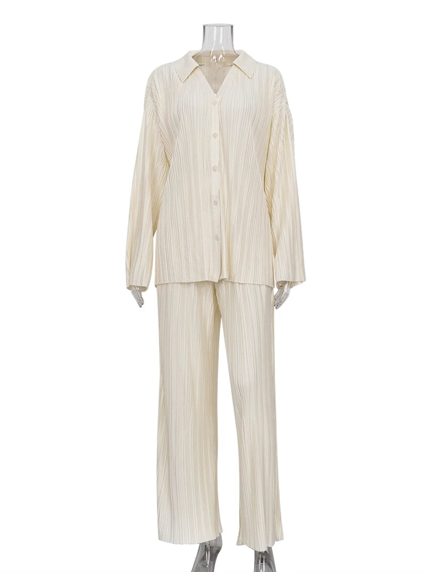 Elegancki damski plisowany komplet: luźna koszula i szerokie spodnie