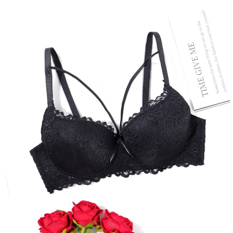 Koronkowy biustonosz PushUp z ozdobnymi paskami