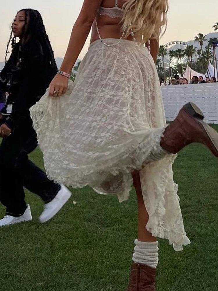 Koronkowa spódnica maxi w stylu boho