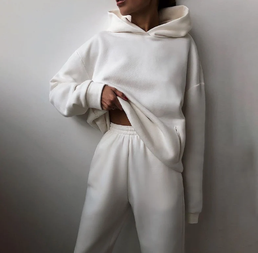 Dresowy komplet damski oversize z kapturem