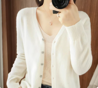 Damski kardigan z wełny i kaszmiru – elegancki sweter zapinany na guziki