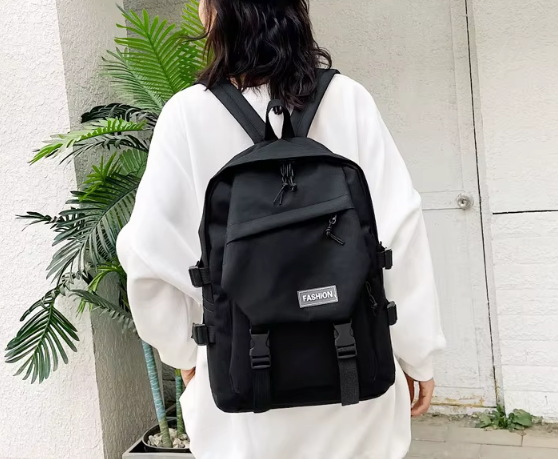 Pojemny plecak w stylu vintage z klamrami