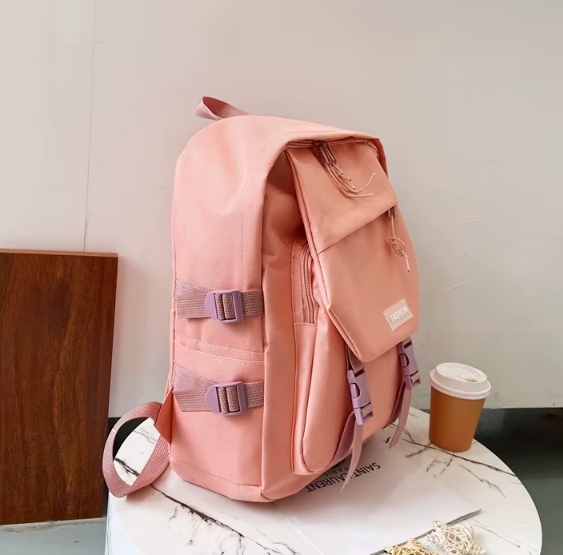 Pojemny plecak w stylu vintage z klamrami