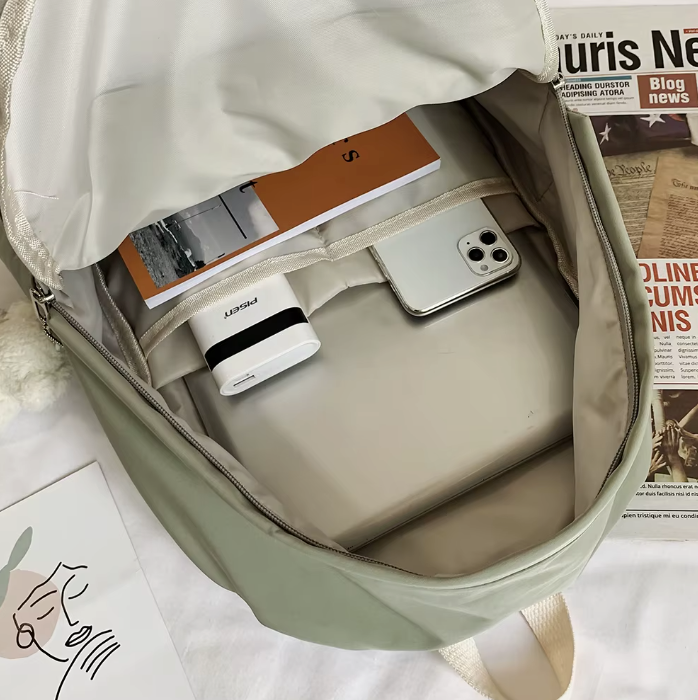 Pojemny plecak szkolny z kwiatową naszywką