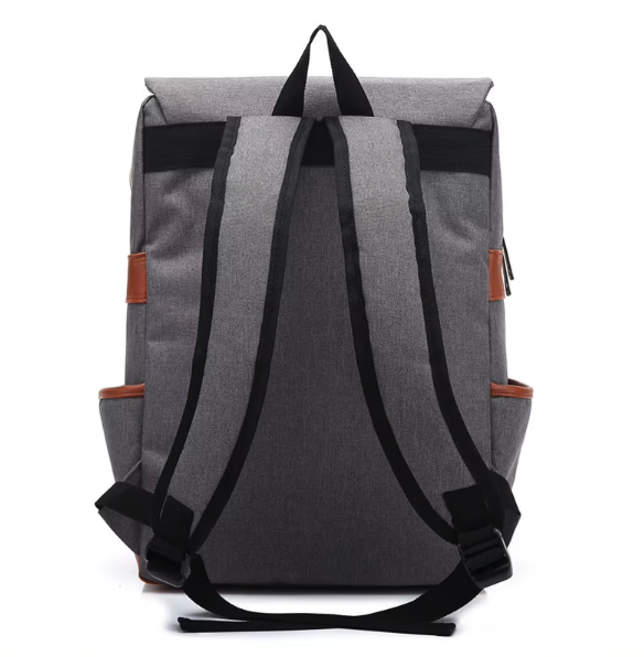 Stylowy plecak vintage z klamrami i kieszeniami