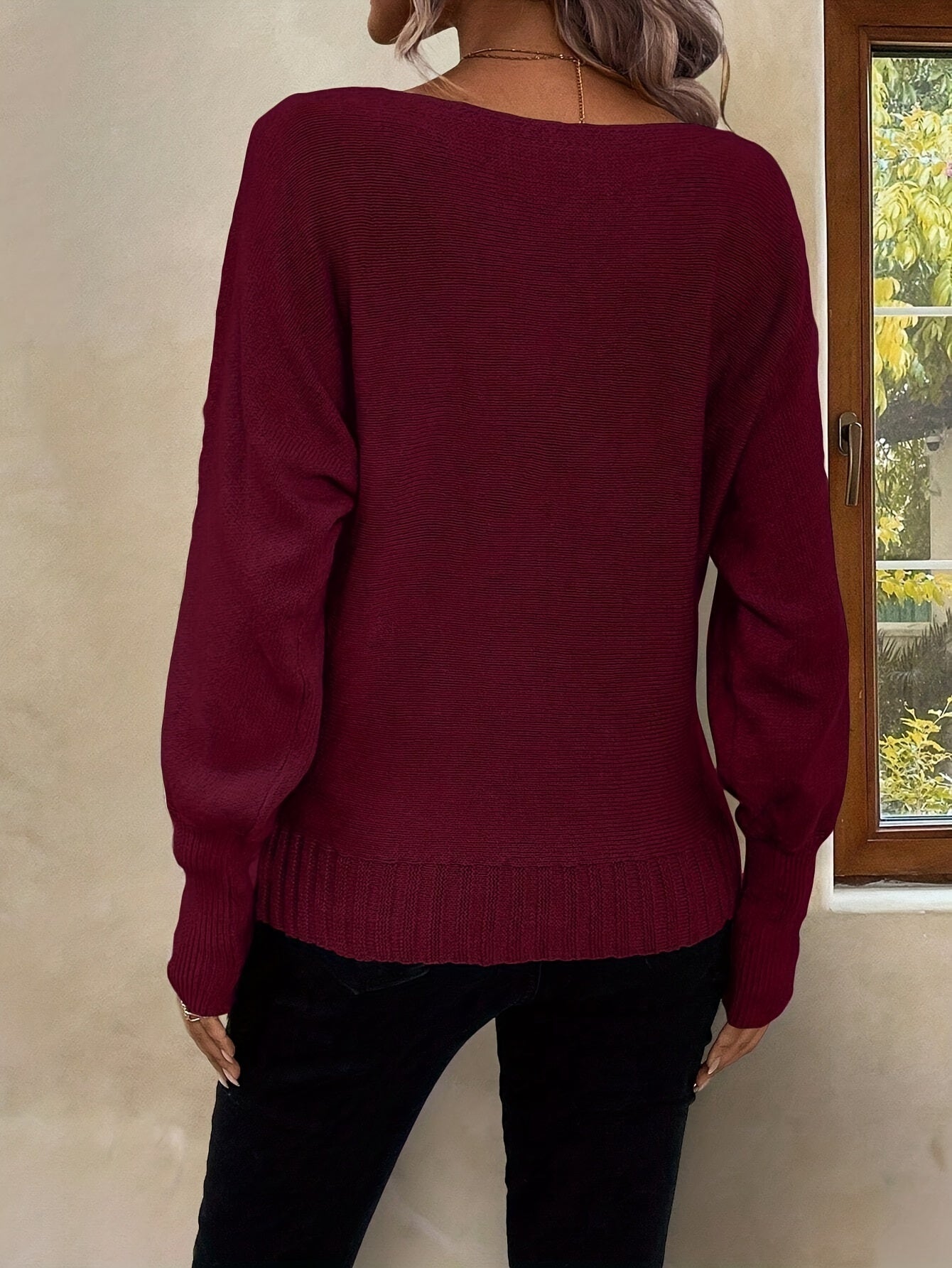 Damski sweter z szerokim dekoltem i długim rękawem