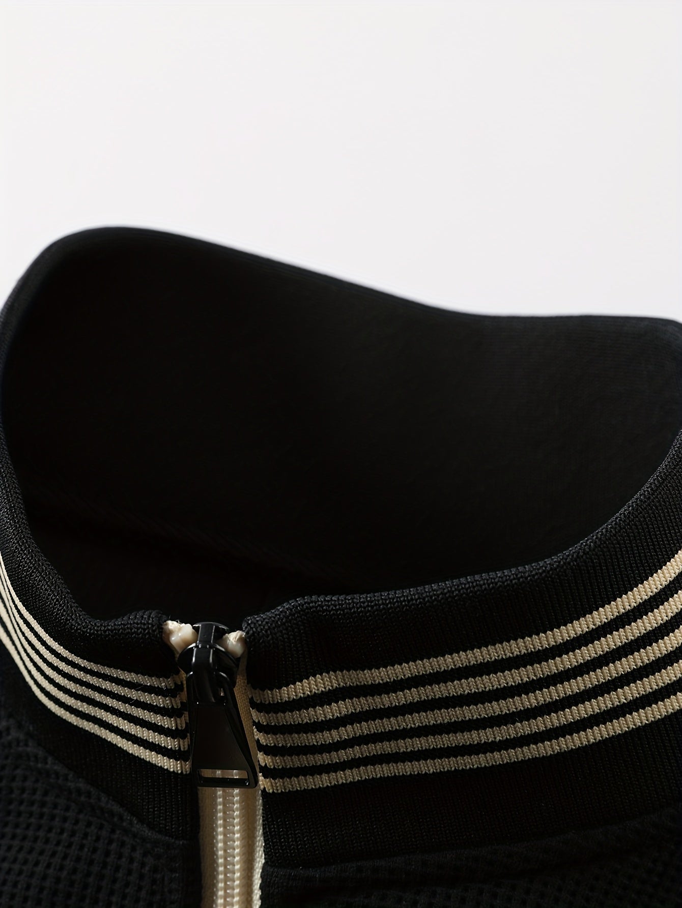 Męski Dresowy Zestaw Sportowy z Kontrastowymi Paskami