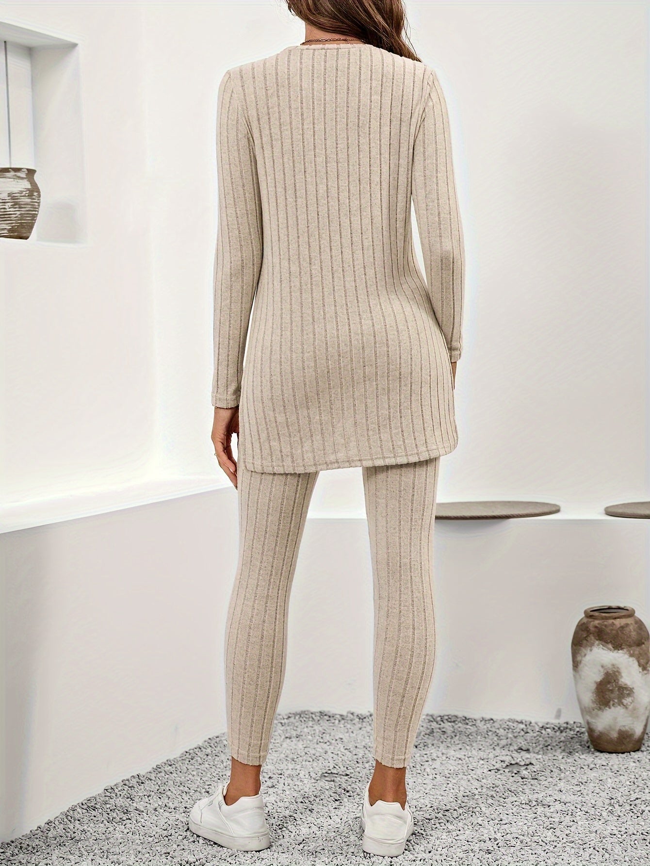 Elegancki Damski Komplet z Prążkowanej Dzianiny - Tunika i Legginsy