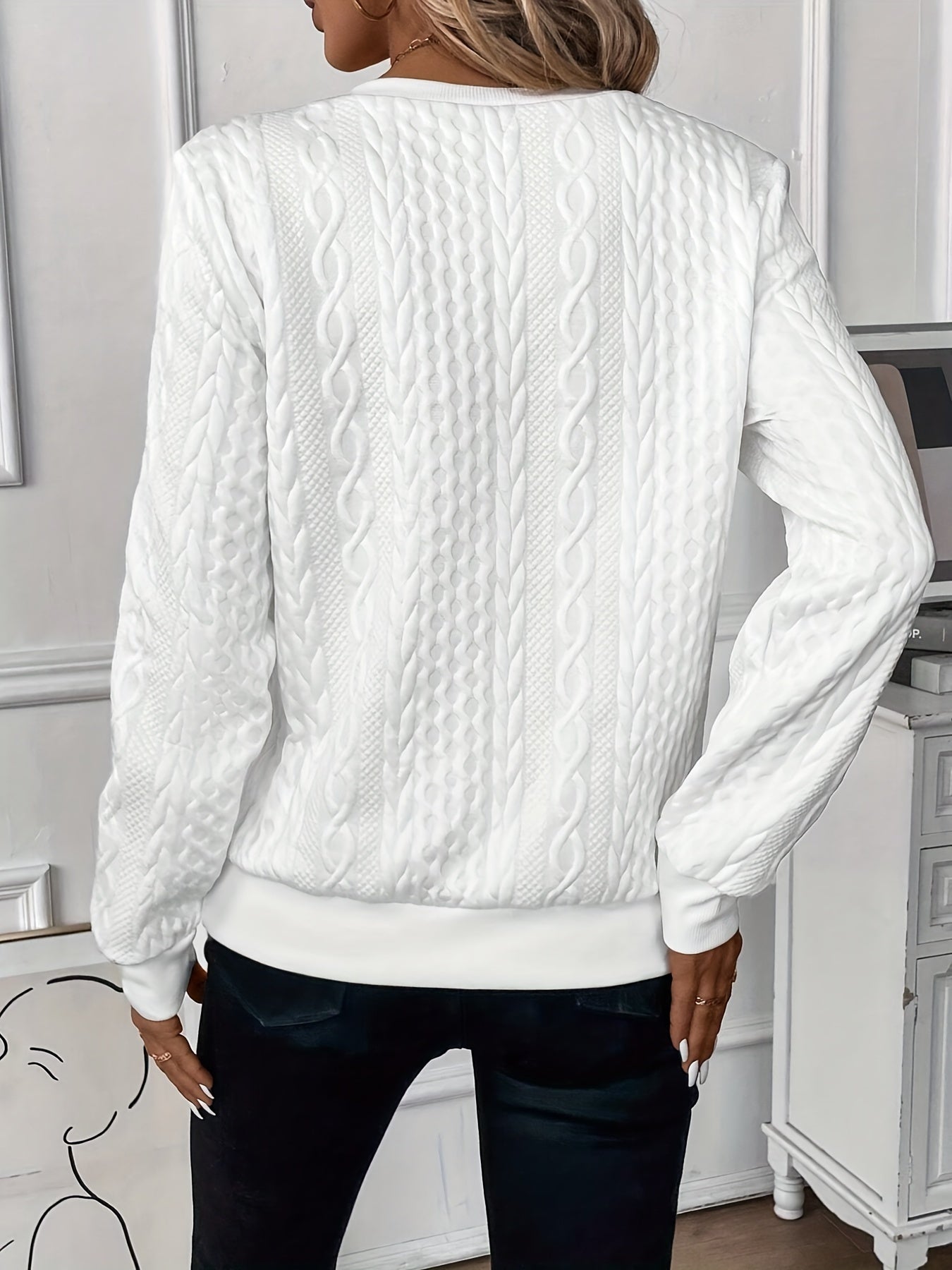 Damski sweter z zamkiem i plecionym wzorem