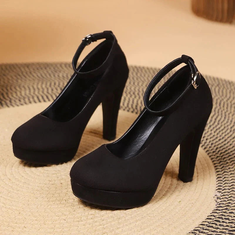 Damskie czółenka na słupku z paskiem – eleganckie buty na obcasie