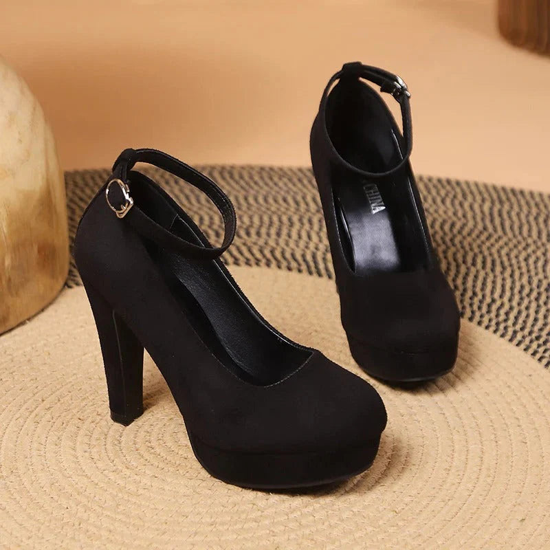 Damskie czółenka na słupku z paskiem – eleganckie buty na obcasie