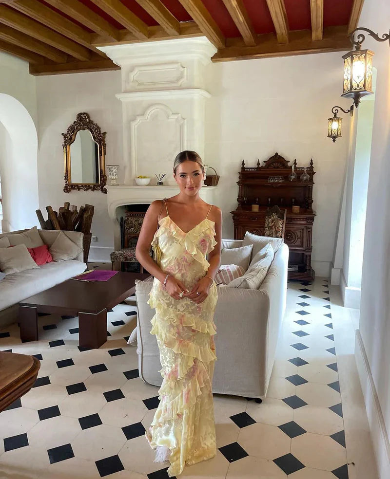 Sukienka maxi z falbanami i cienkimi ramiączkami