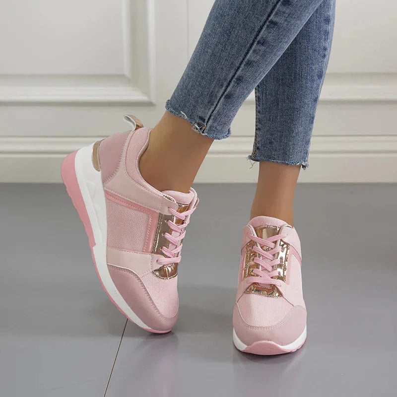Ortopedyczne damskie sneakersy na koturnie – buty z perforowaną cholewką i amortyzującą podeszwą