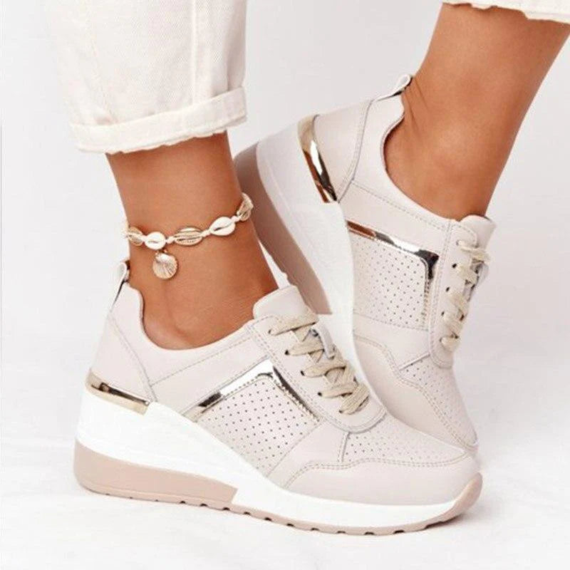 Ortopedyczne damskie sneakersy na koturnie – buty z perforowaną cholewką i amortyzującą podeszwą