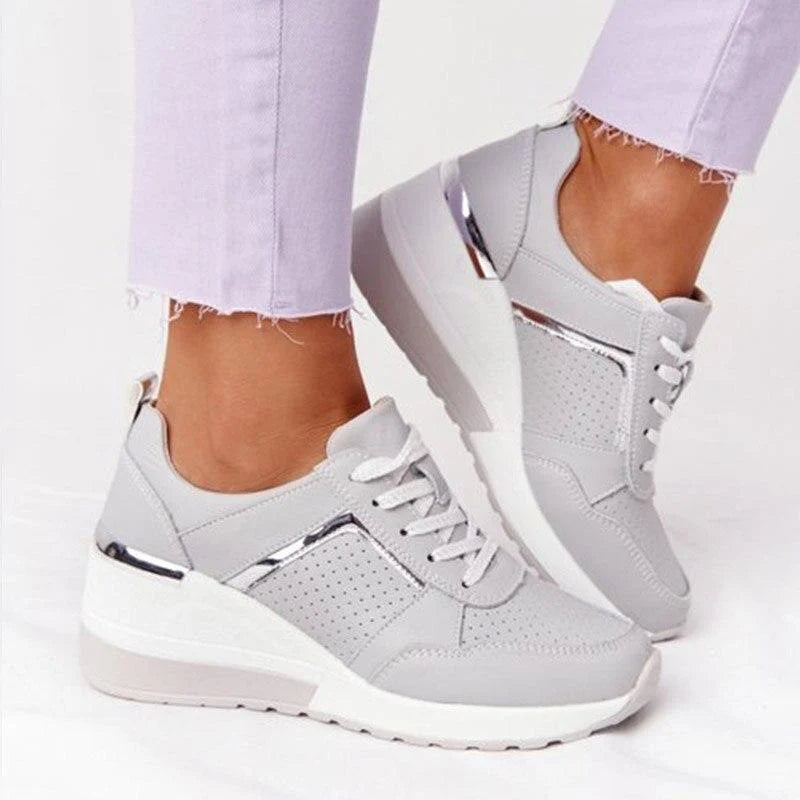 Ortopedyczne damskie sneakersy na koturnie – buty z perforowaną cholewką i amortyzującą podeszwą