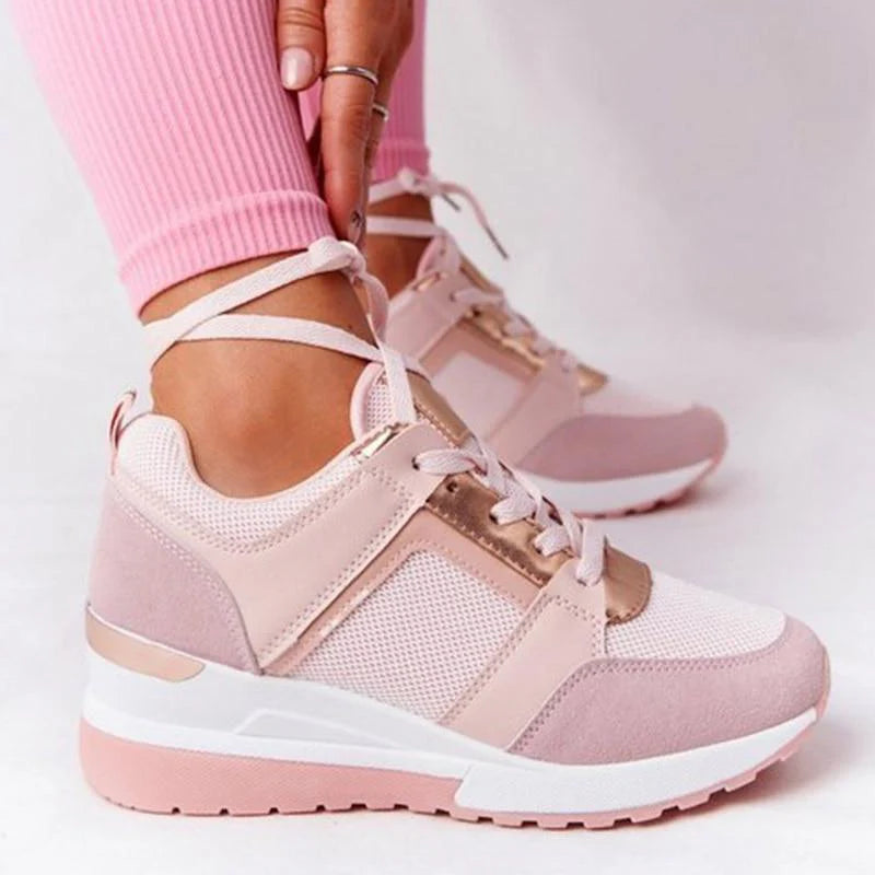 Ortopedyczne damskie sneakersy na koturnie – buty z perforowaną cholewką i amortyzującą podeszwą