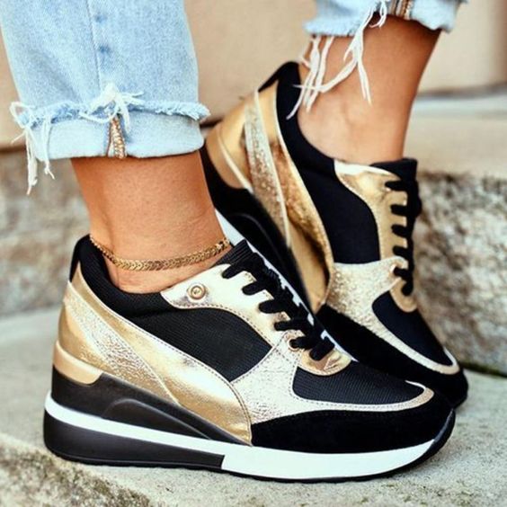 Ortopedyczne damskie sneakersy na koturnie – buty z perforowaną cholewką i amortyzującą podeszwą