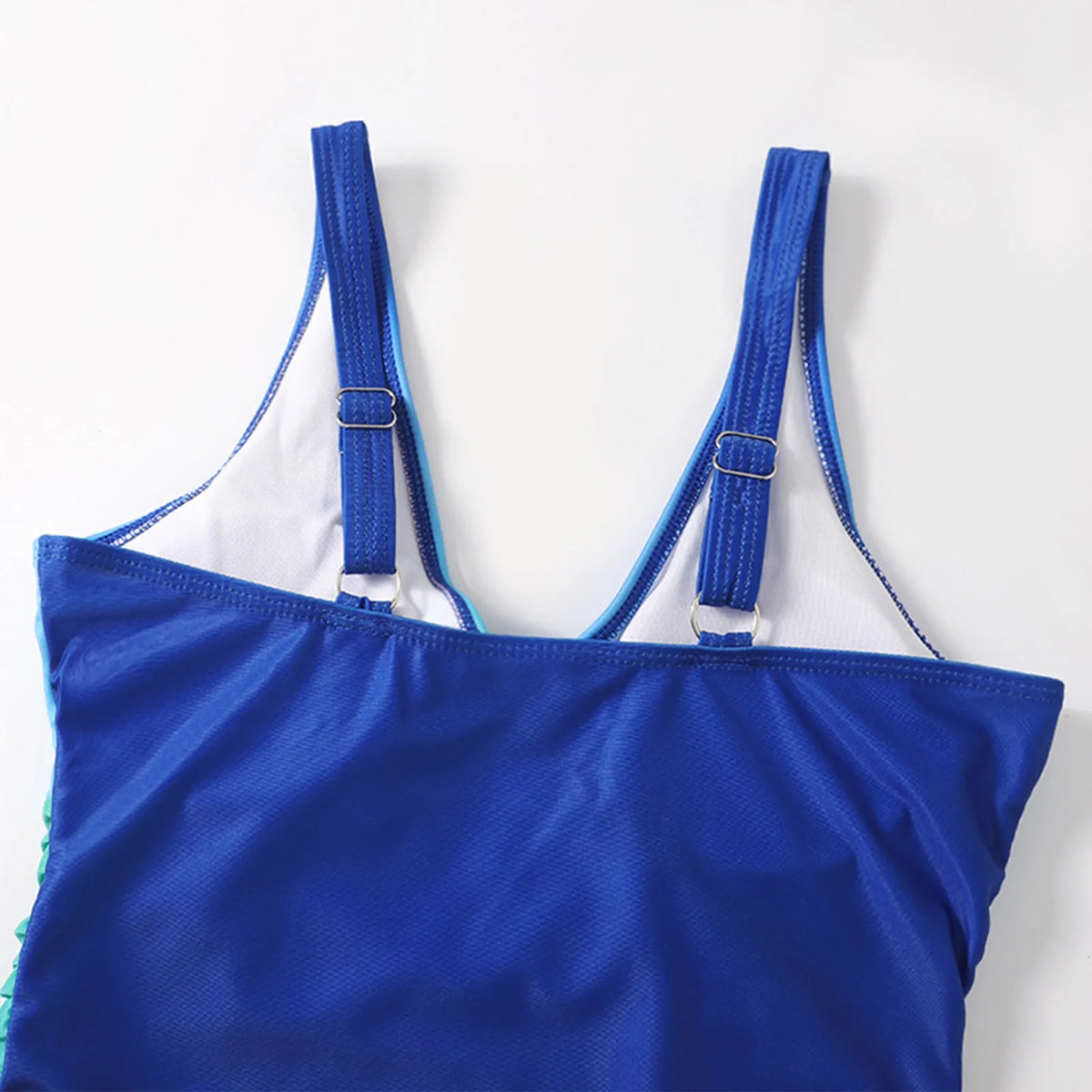 Jednoczęściowy Strój Kąpielowy Damski – Modelujący Krój z Cieniowaniem