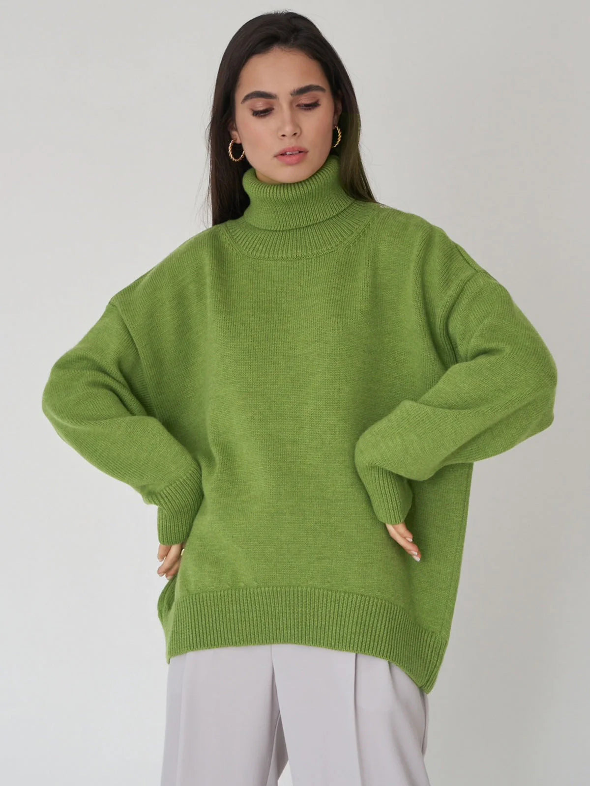 Damski sweter z golfem oversize – ciepły i miękki na jesień i zimę