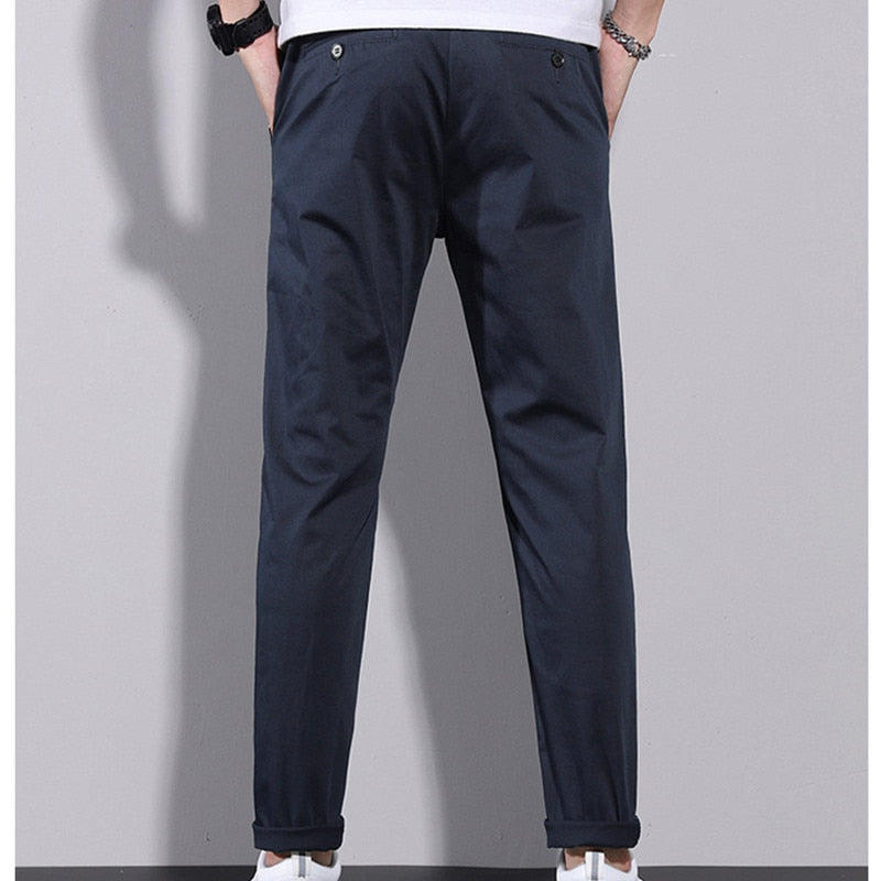Męskie eleganckie spodnie chino z prostym krojem