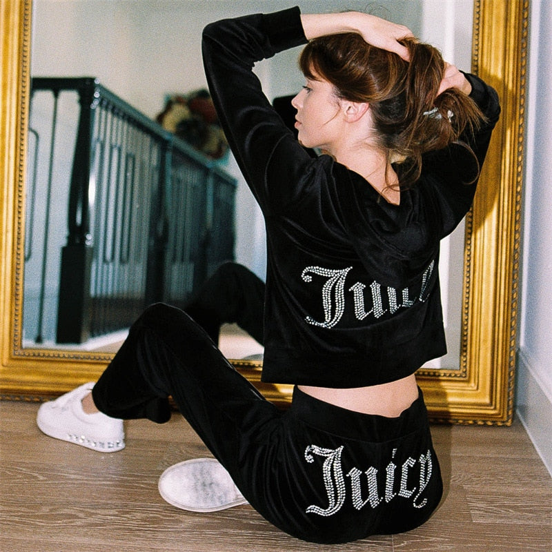 Welurowy komplet dresowy z ozdobnym napisem Juicy