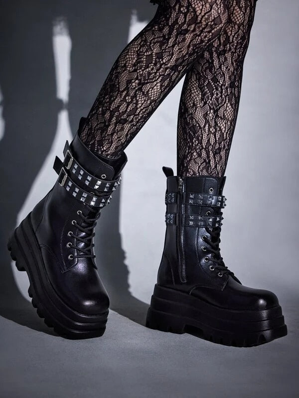 Damskie skórzane botki na platformie z nitami i paskami