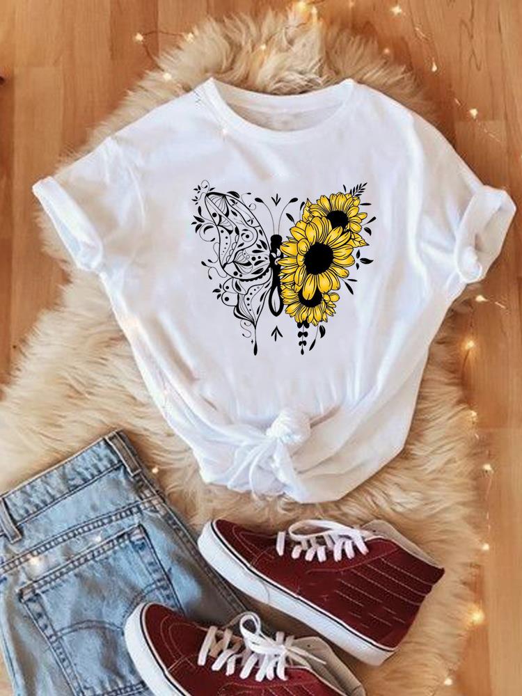 Damski t-shirt z kwiatowym motylem