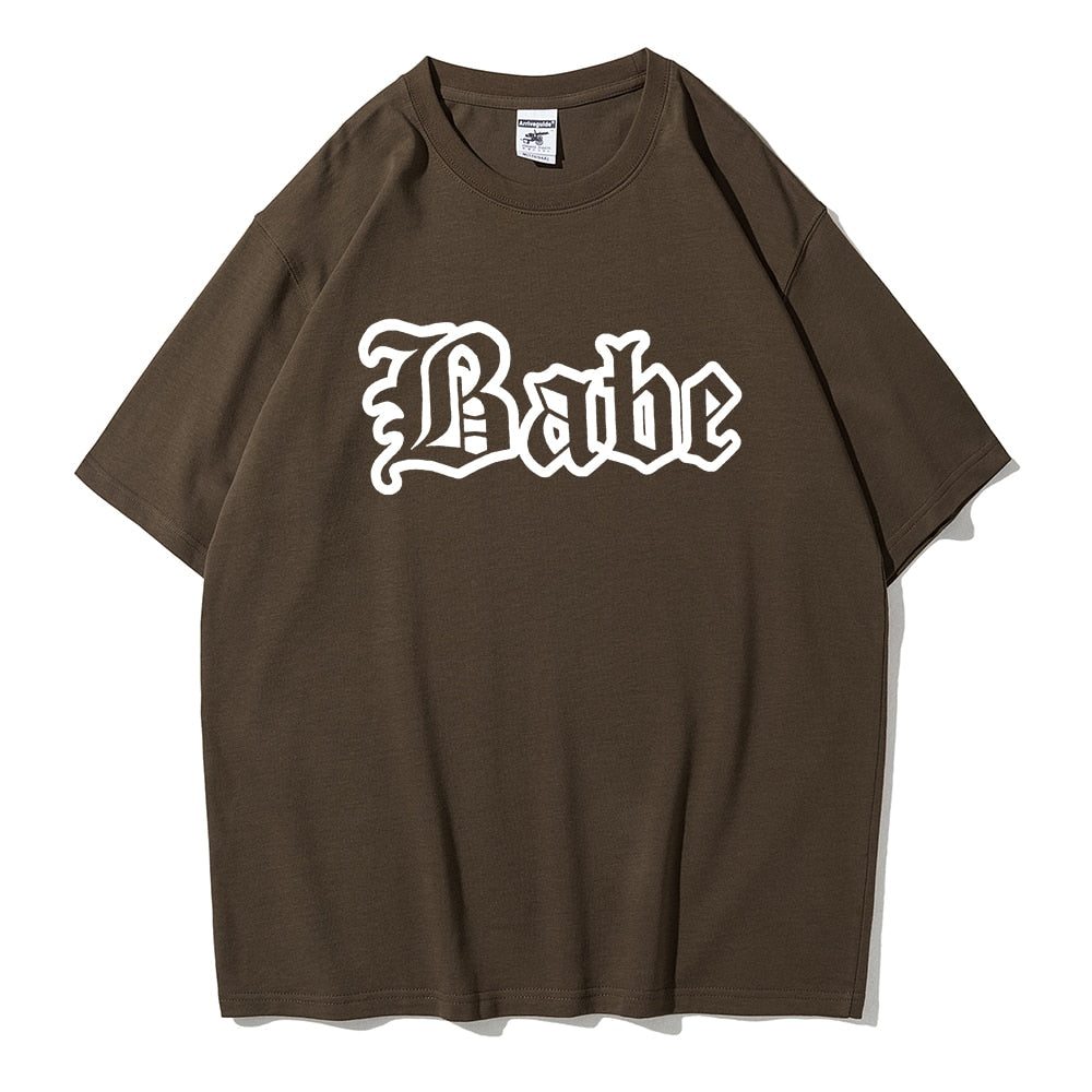 Damski t-shirt oversize z nadrukiem babe