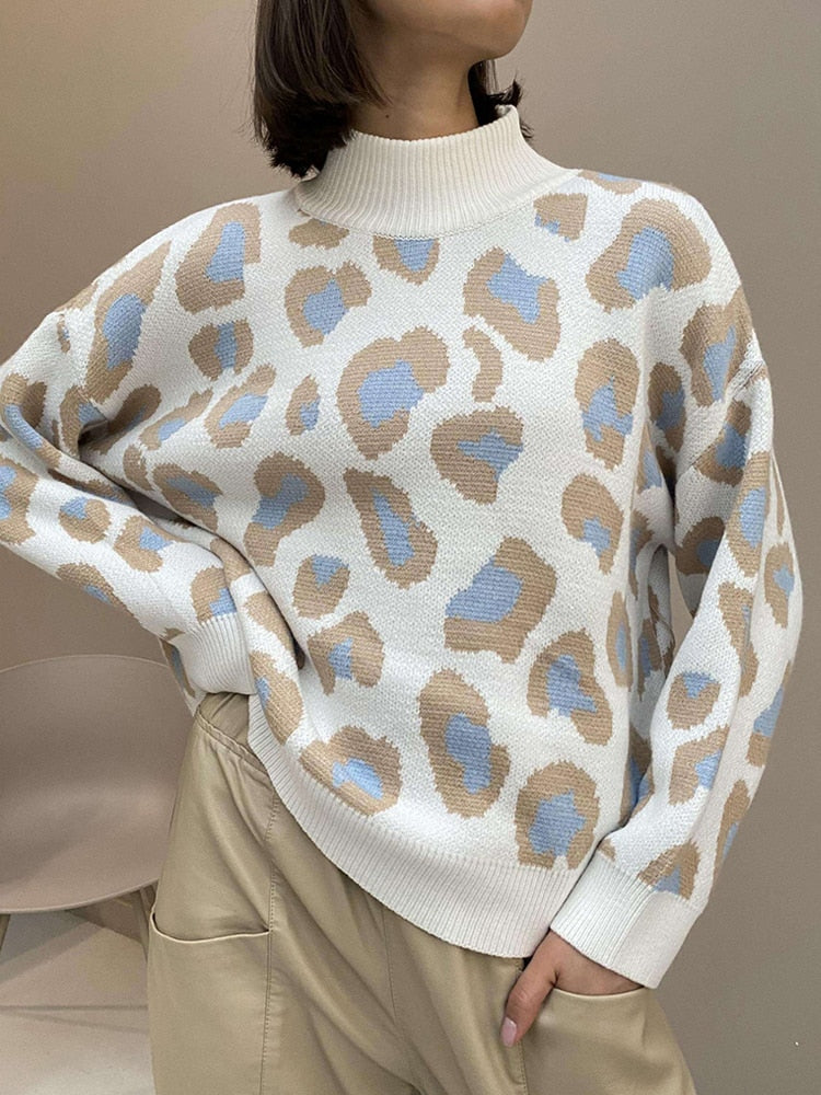 Sweter w łaty z wysokim kołnierzem