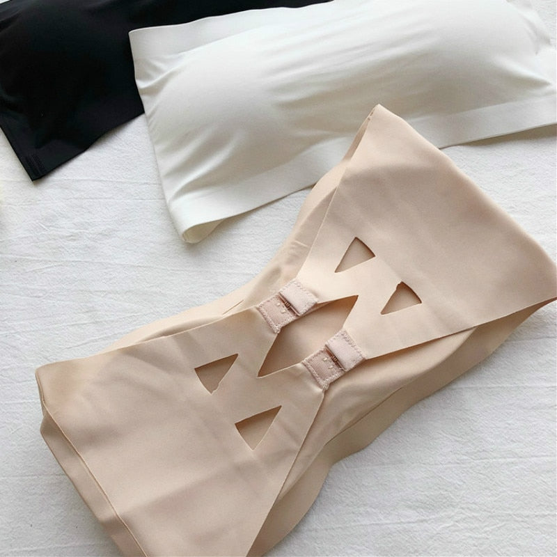 Biustonosz bandeau seamless z ozdobnym zapięciem