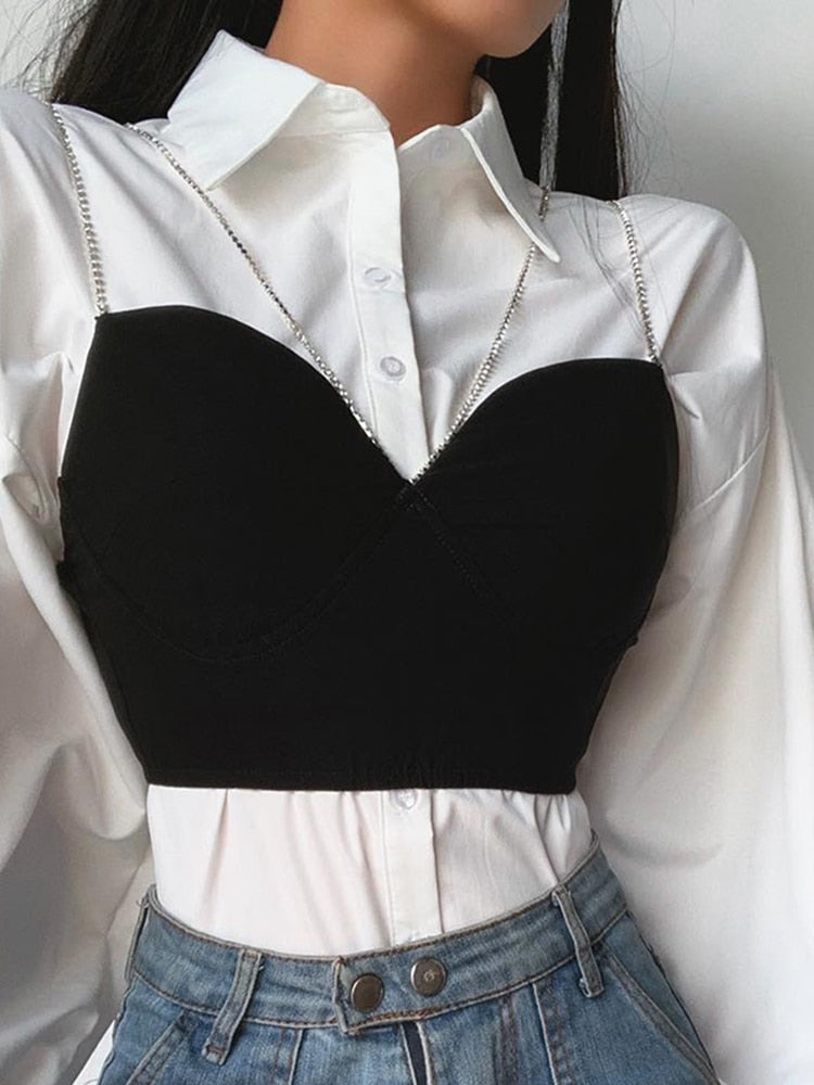 Crop top z ozdobnymi łańcuszkami